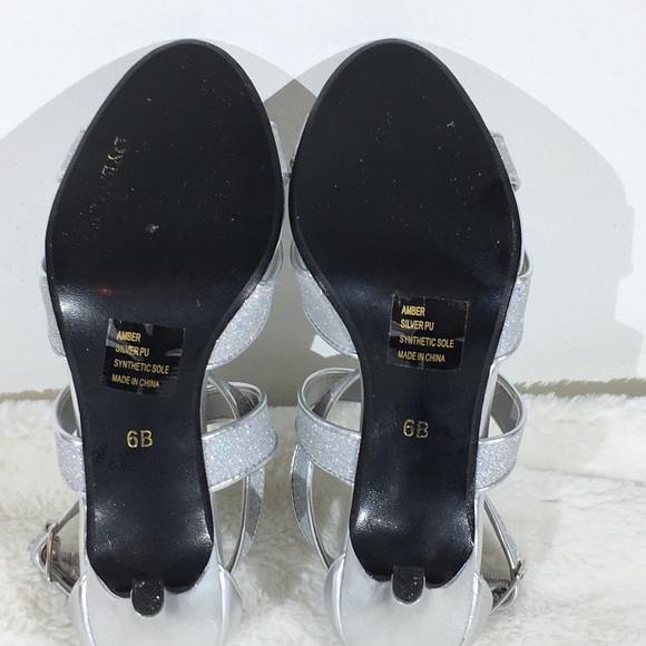 Dyeables Women's Amber Silver Sparkly Ankle Strap heels - Size 6B - Picture 7 of 7